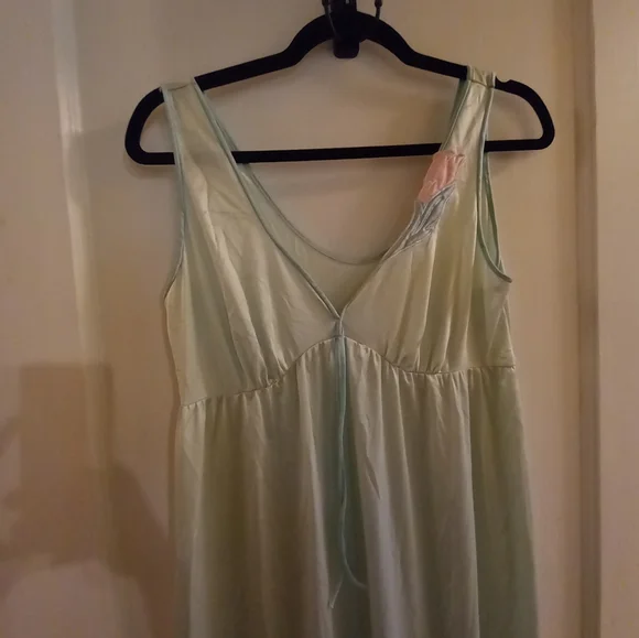 Mint blue vintage medium maxi nylon nightgown with flower - Picture 6 of 6